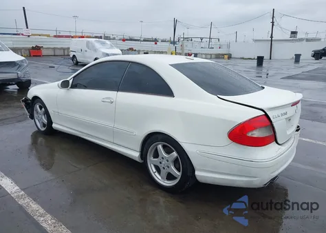 2009 Mercedes-Benz Clk 550 z USA, uszkodzony, nr VIN WDBTJ72H29F266067